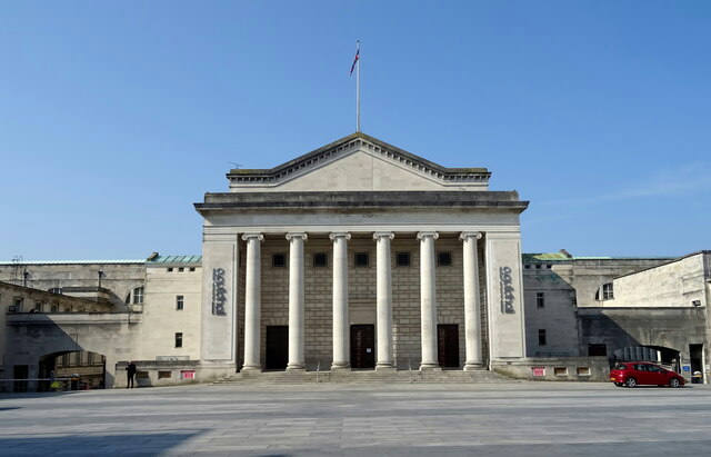 O2 Guildhall - geograph.org.uk - 7330319