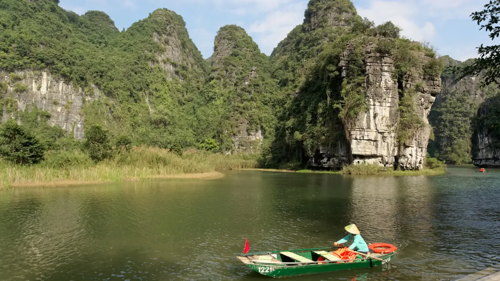 Hanoi Airport Internet Guide: Wi-Fi and eSIM on Arrival — Vietnam travel destination
